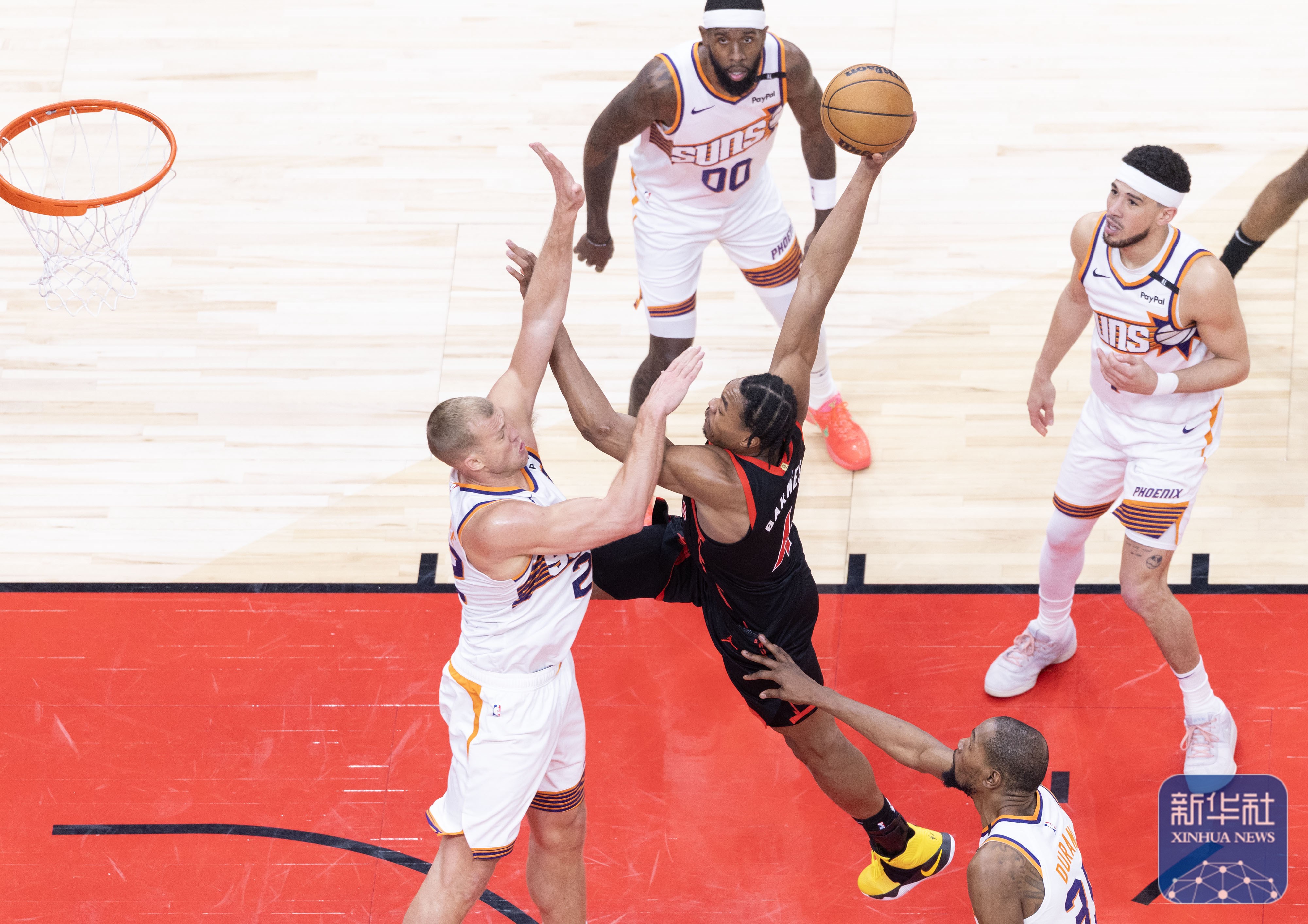 星空体育电脑版-猛龙队率先赢得NBA总决赛胜利